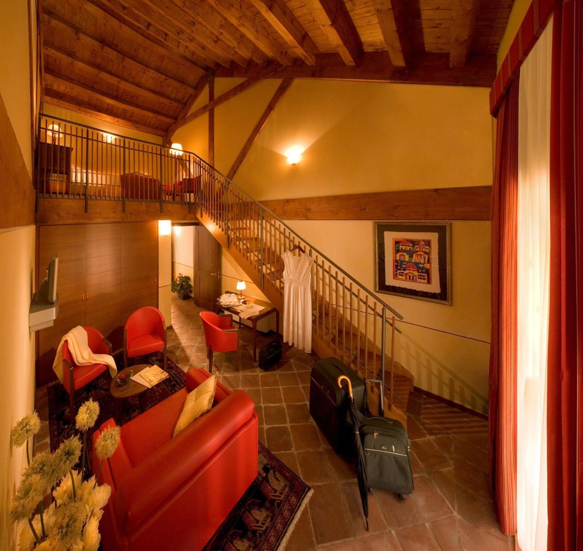 Albergo Dell'Agenzia Бра Интерьер фото