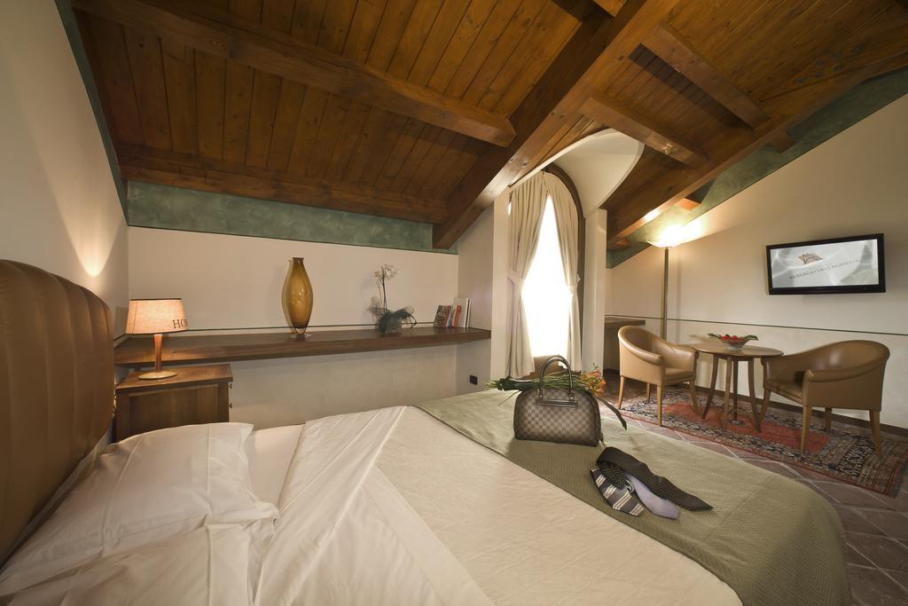 Albergo Dell'Agenzia Бра Экстерьер фото